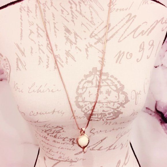 Jewelry - Rose Gold Tone Vintage Style Necklace